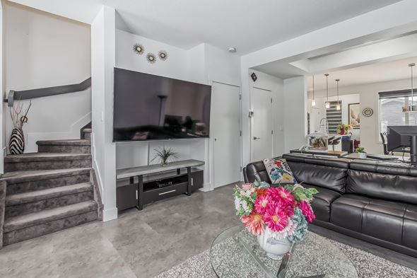 Mainfloor, Edmonton, AB, T6W 4H4