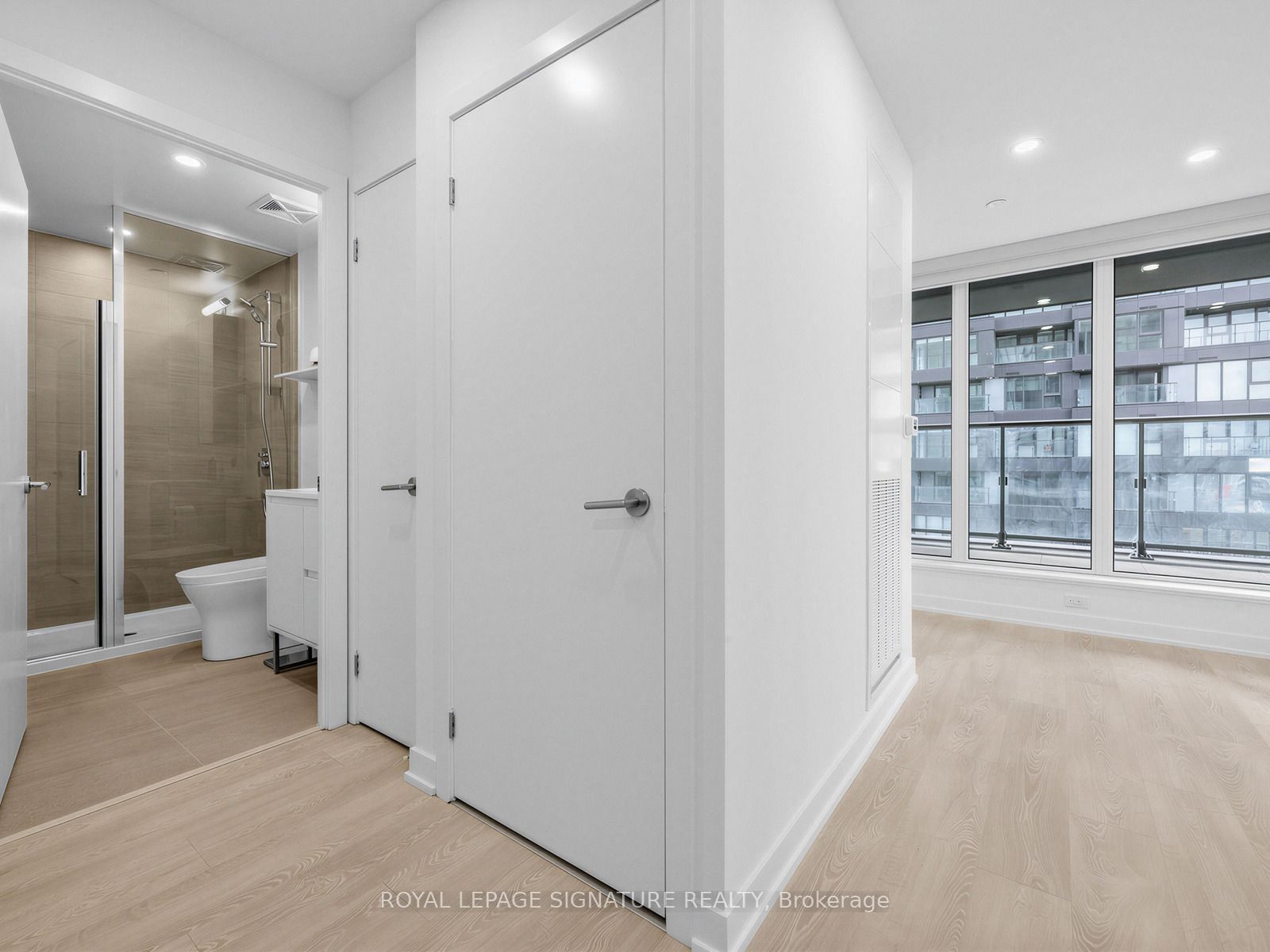 Additional image 4 of 1007-1 Quarrington Lane, Toronto, ON, M3C 0S4