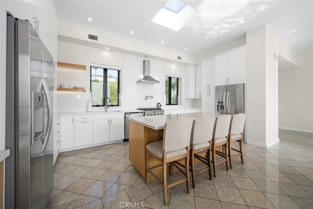 Additional image 11 of 1724 Bluff Pl, Long Beach, CA 90802