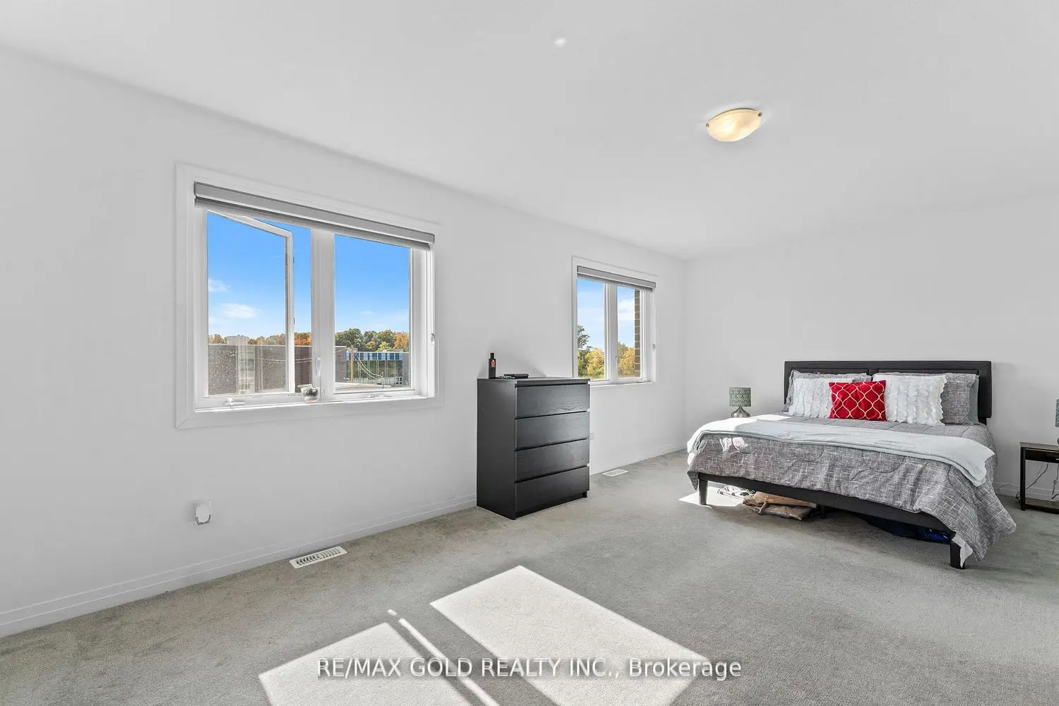 Additional image 12 of 82 Pony Way