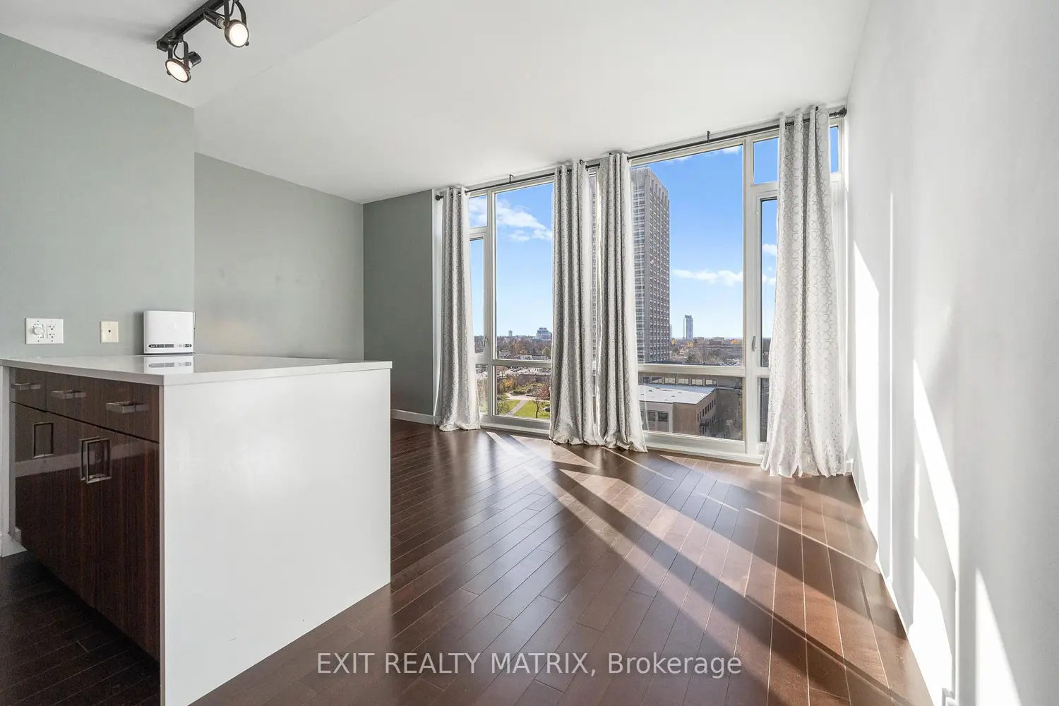 Additional image 5 of 201 Parkdale Avenue 903