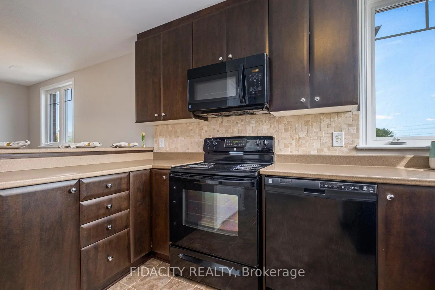 Additional image 9 of 3391 Cambrian Road