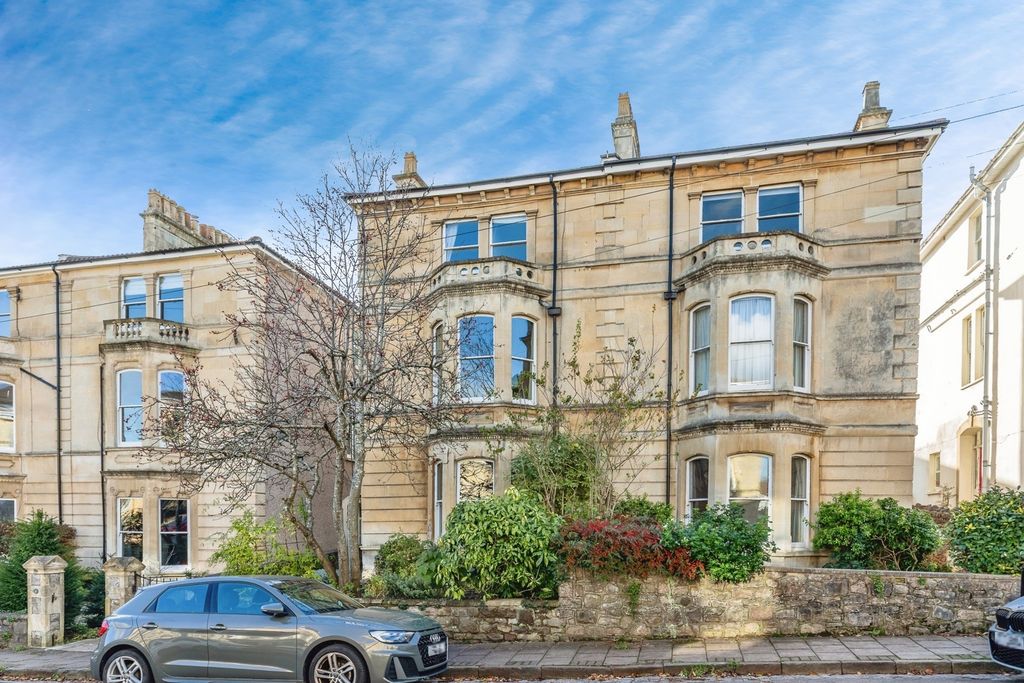 5 bed semi-detached house for saleEast Shrubbery, Redland, Bristol BS6
