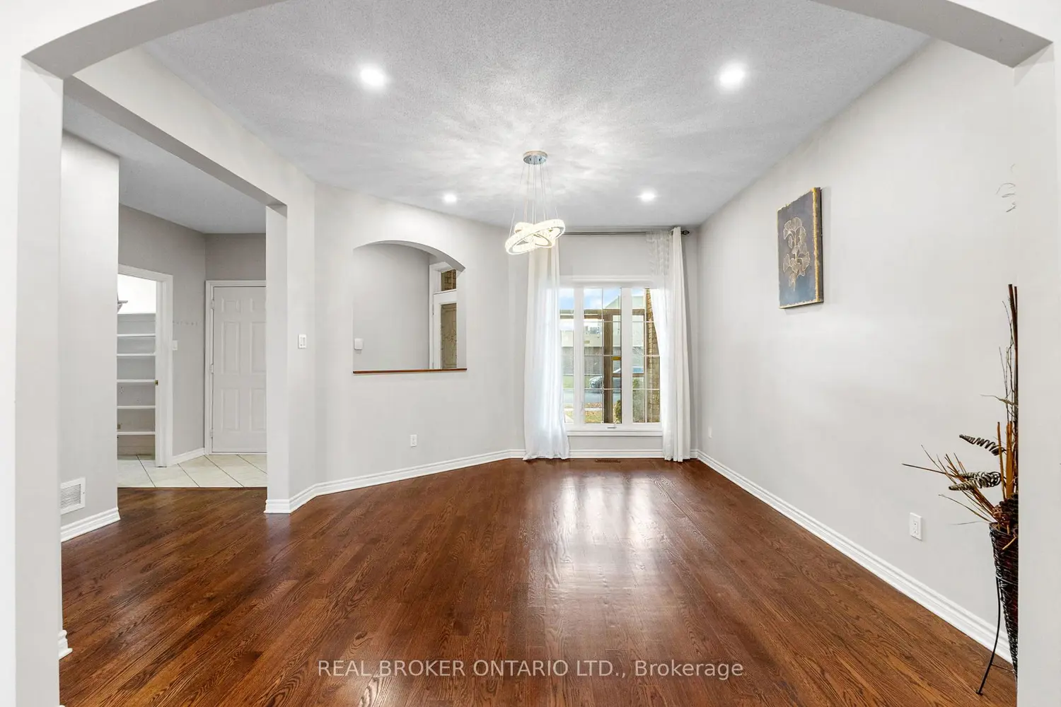 Additional image 7 of 2014 Jasper Avenue