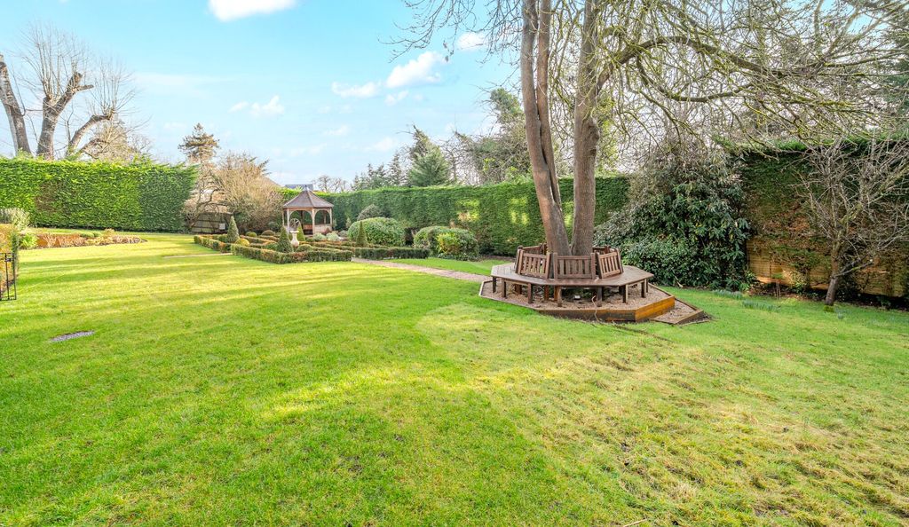 Additional image 13 of 2 bed flat for saleCastle Hill, Farnham GU9