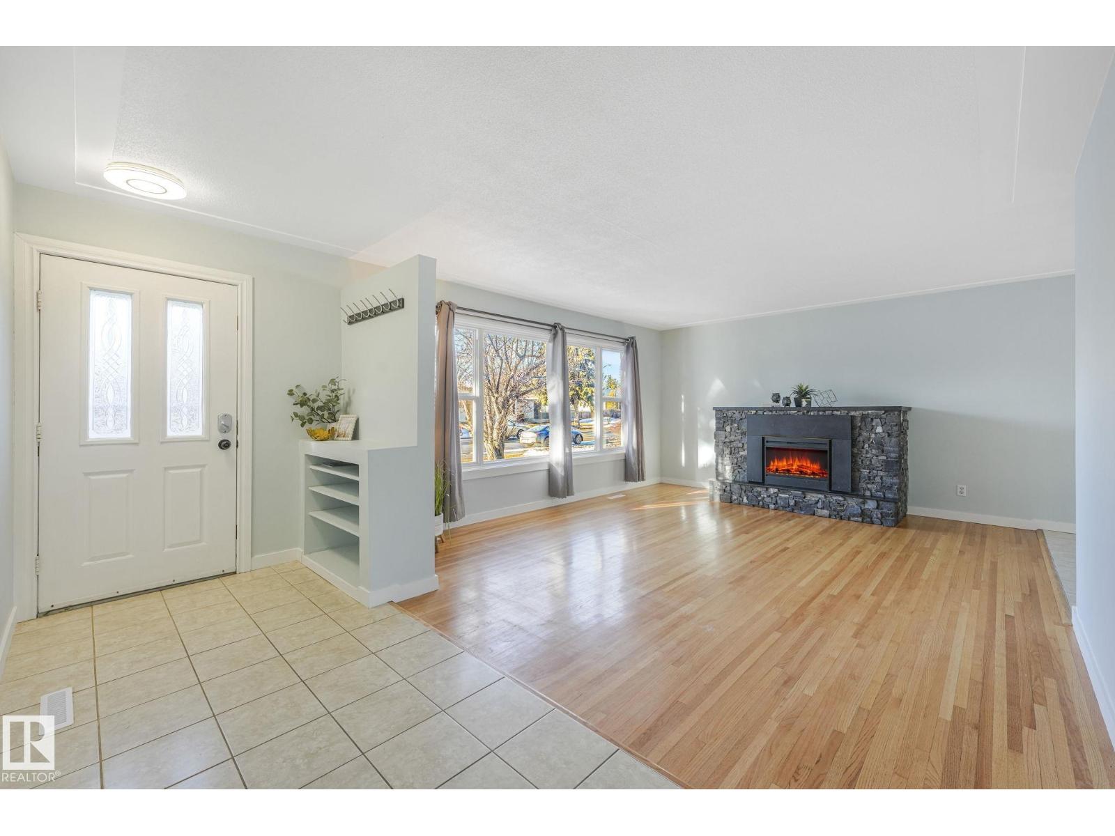 Additional image 2 of 15704 91 Avenue NW, Edmonton, AB, T5R5A1