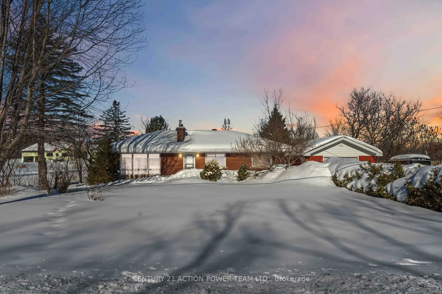 1705 Old Montreal Road