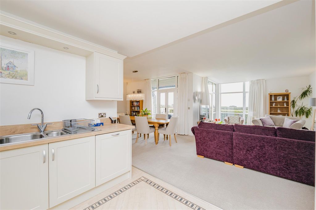3 bed flat for saleY Cerigos, Barry CF62 photo 3