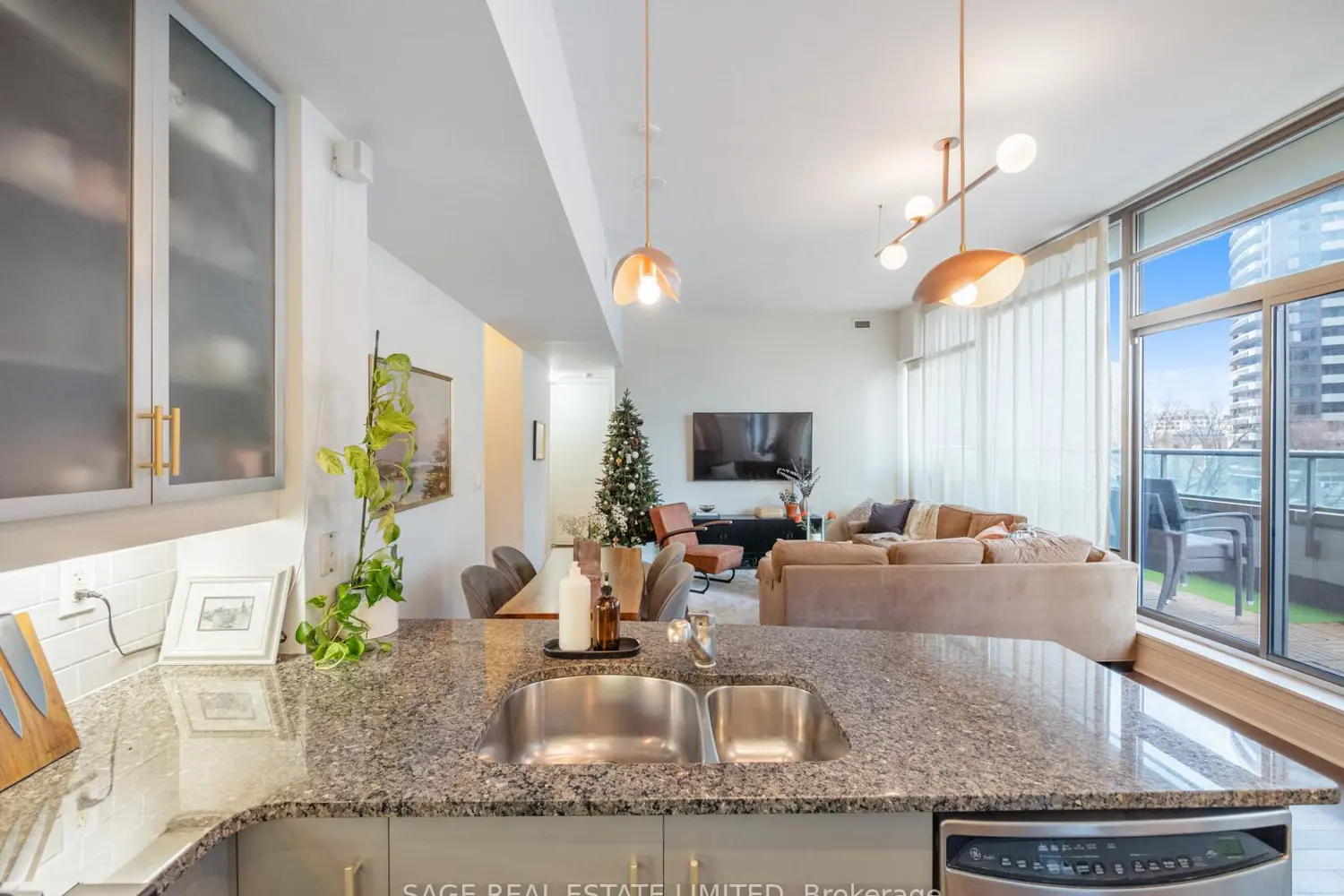 Additional image 7 of 21 Scollard Street 608