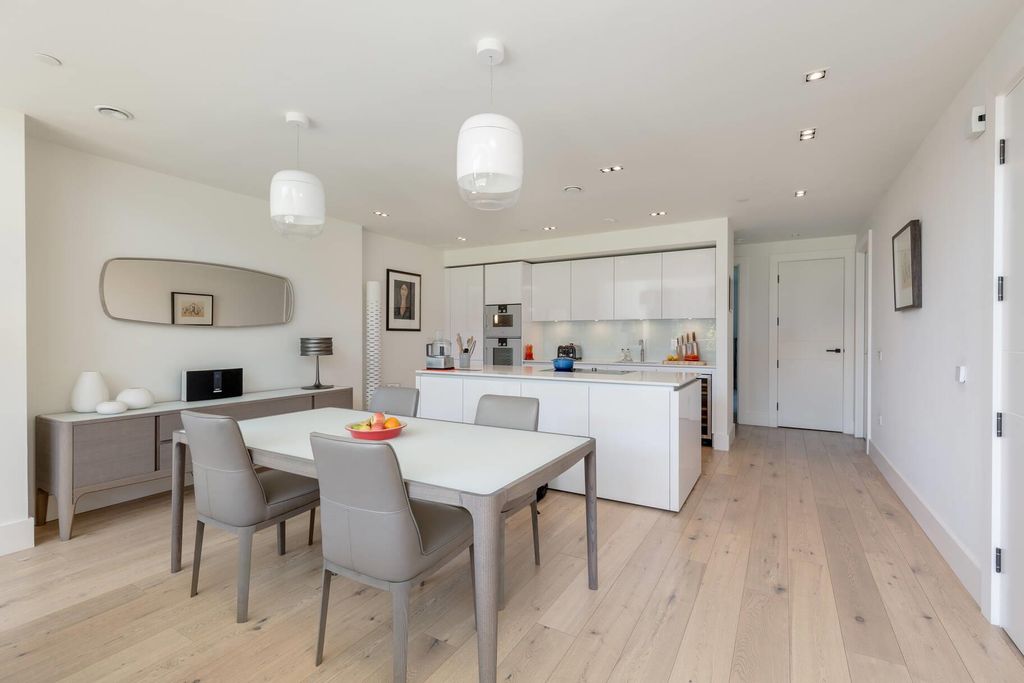 2 bed flat for saleDonaldson Crescent, Edinburgh EH12 photo 3