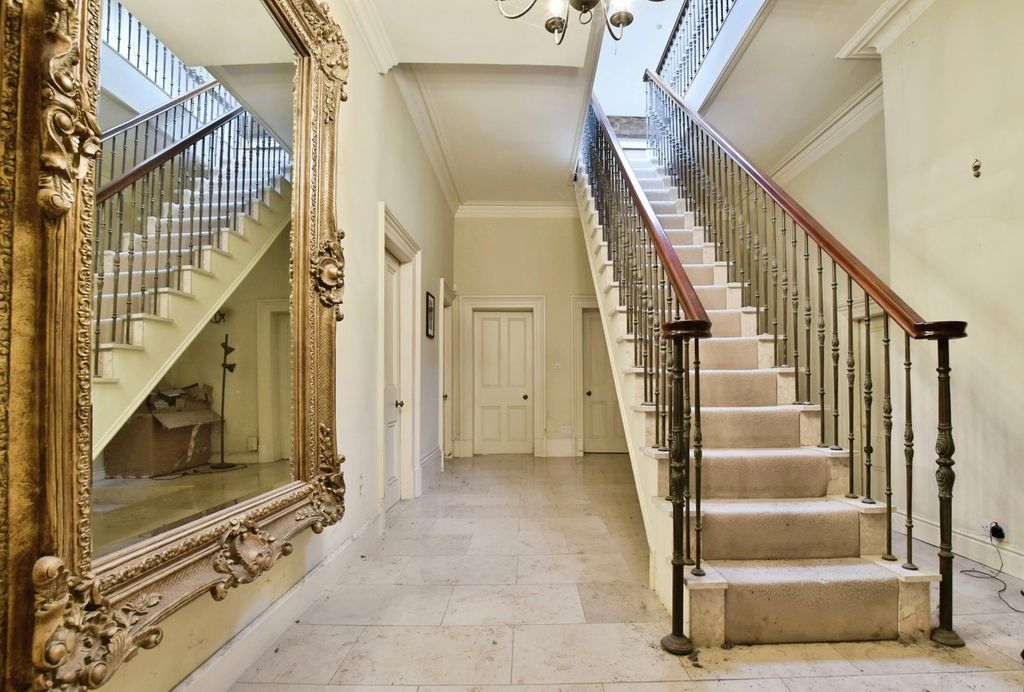 Additional image 9 of 4 bed flat for saleWoodleigh Court, Alderley Edge, Cheshire SK9