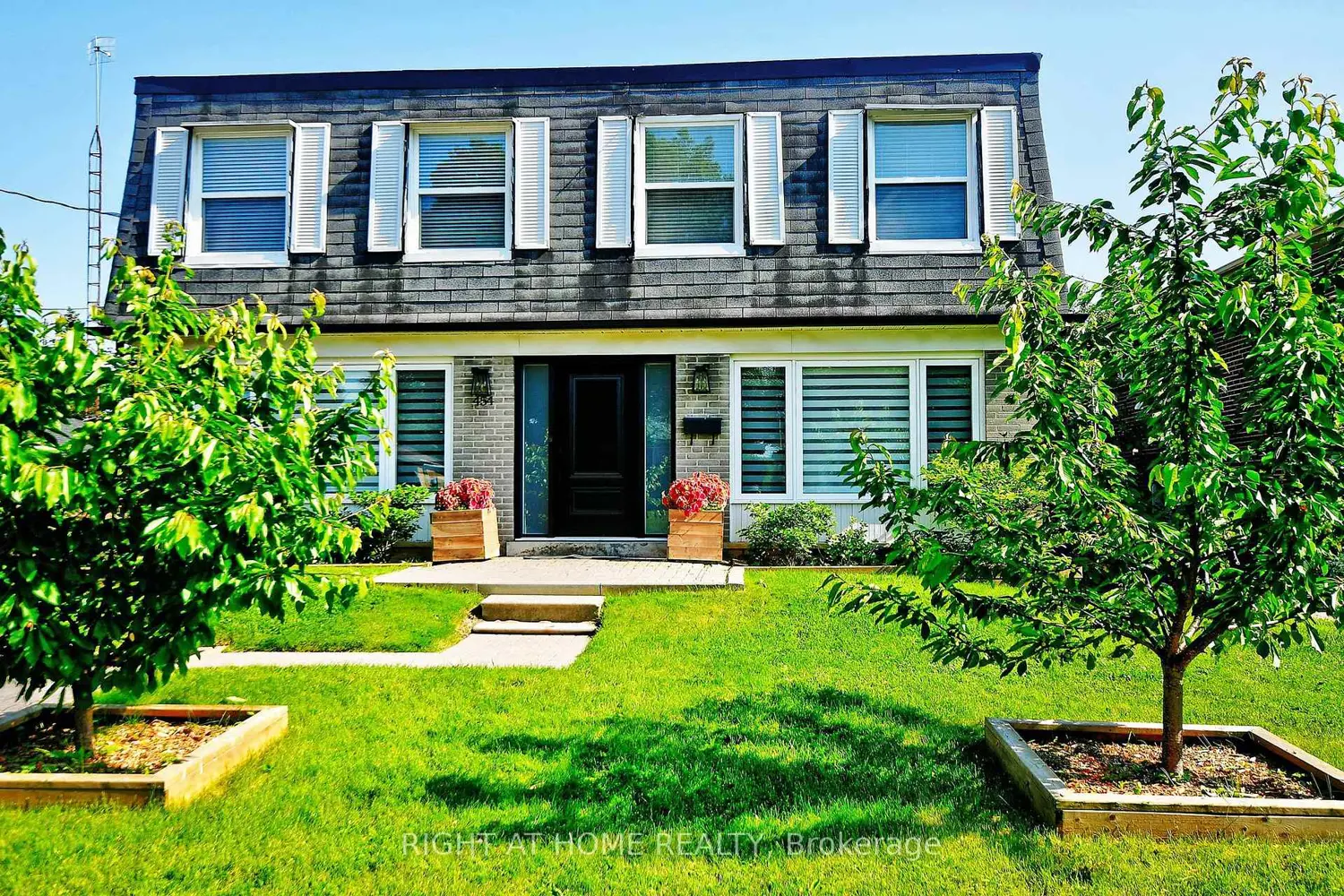 454 Alper Street photo 2