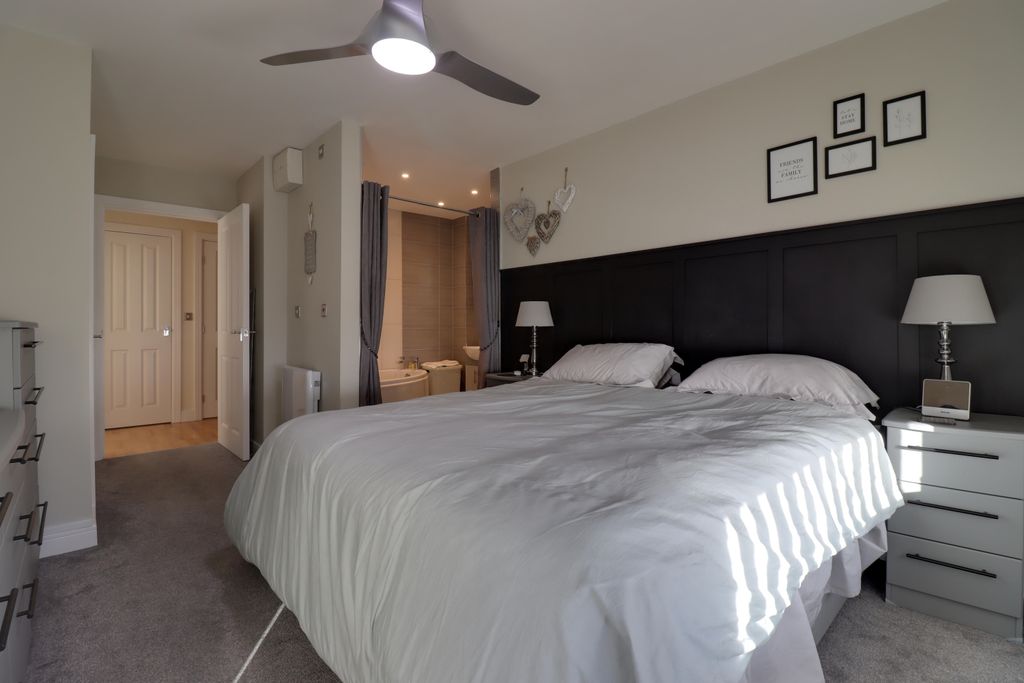 Additional image 4 of 2 bed flat for saleEsplanade House Esplanade, Porthcawl, Mid Glamorgan CF36