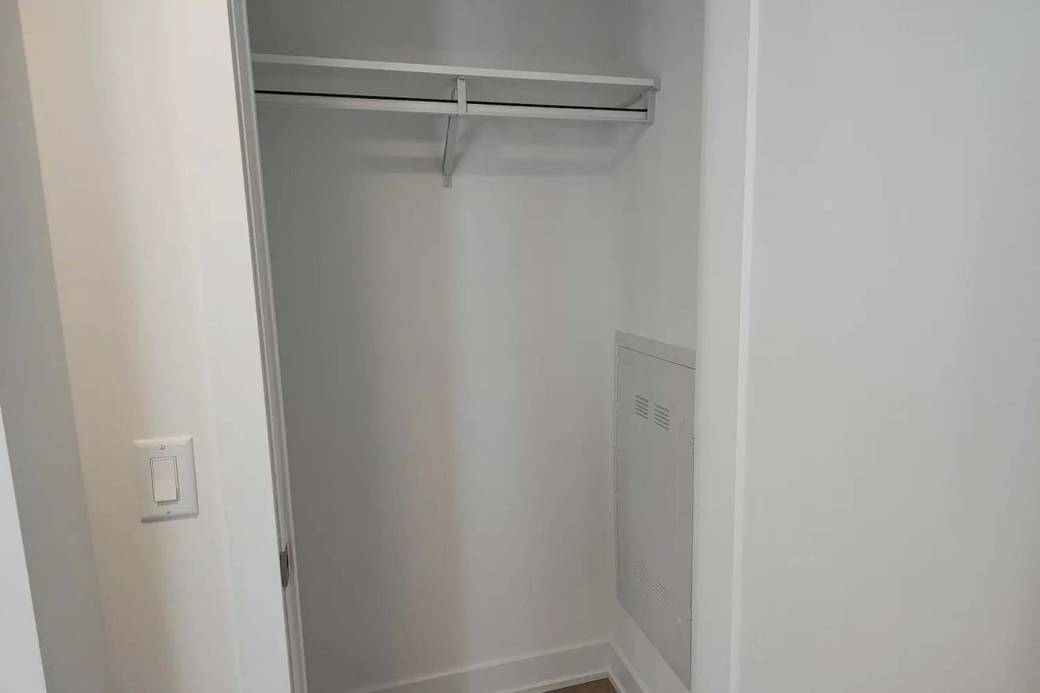 Additional image 11 of 575 Bloor Street 1507