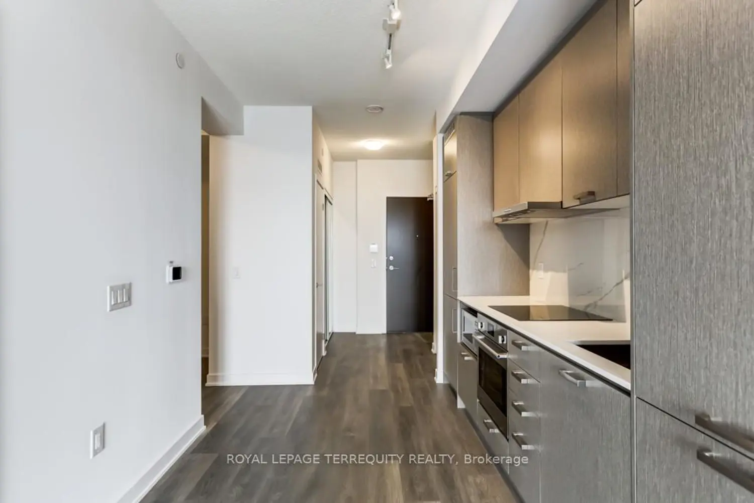 Additional image 8 of 38 Honeycrisp Crescent 607