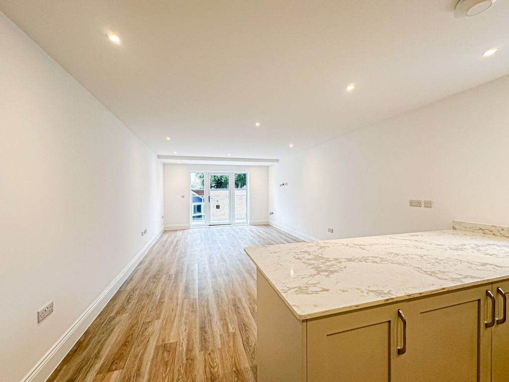 Additional image 6 of 3 bed flat for sale5 Bryan Court, 4 Rocky Lane CH60