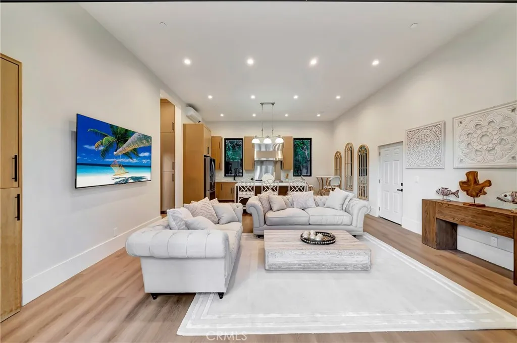 Additional image 121 of 19225 Rosita St, Tarzana, CA 91356