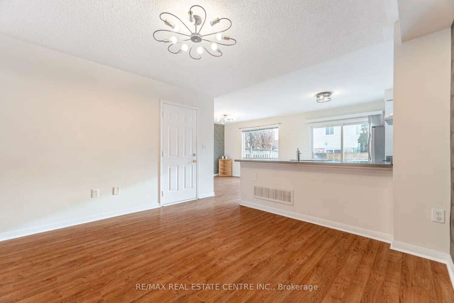 454 Collis Court photo 5