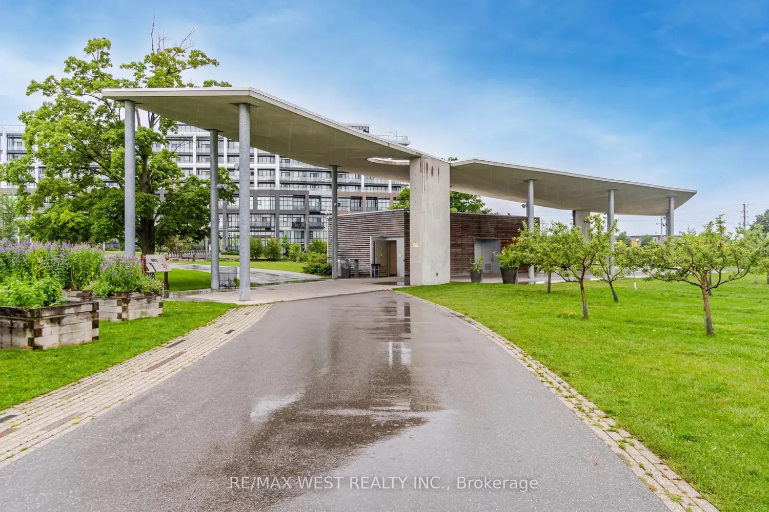 Additional image 19 of 60 George Butchart Drive 218