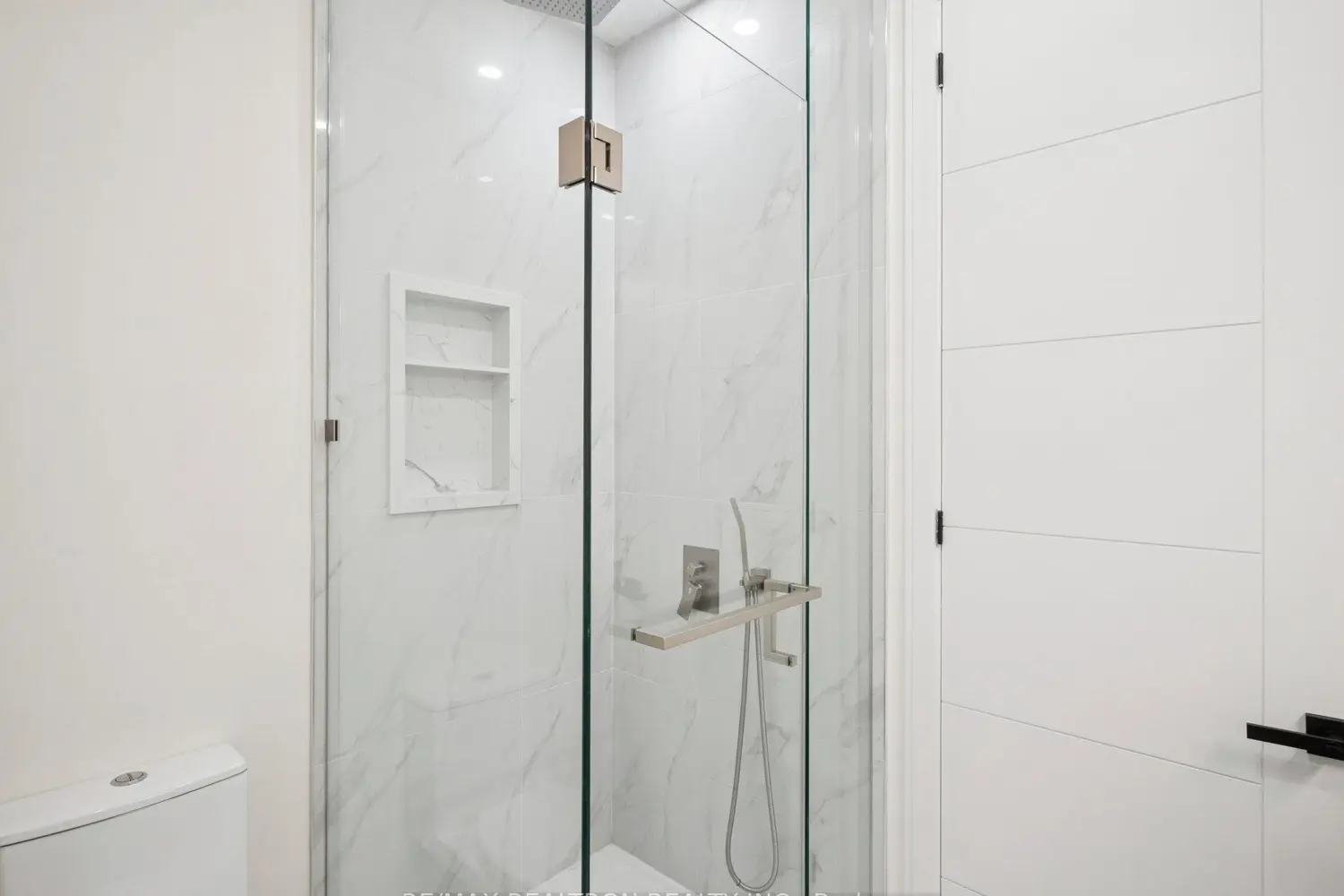 Additional image 11 of 582 Gorham Street