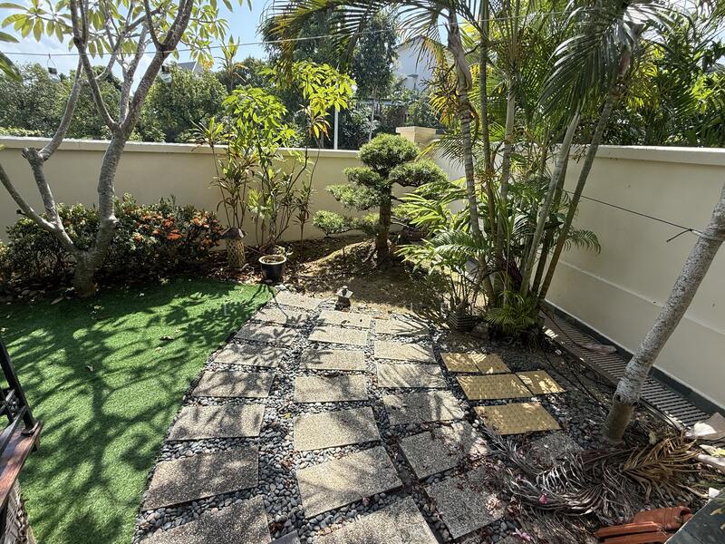Additional image 11 of Priced to Sell! Freehold Three Storey Semi Detached at Loyang Enclave for Sale