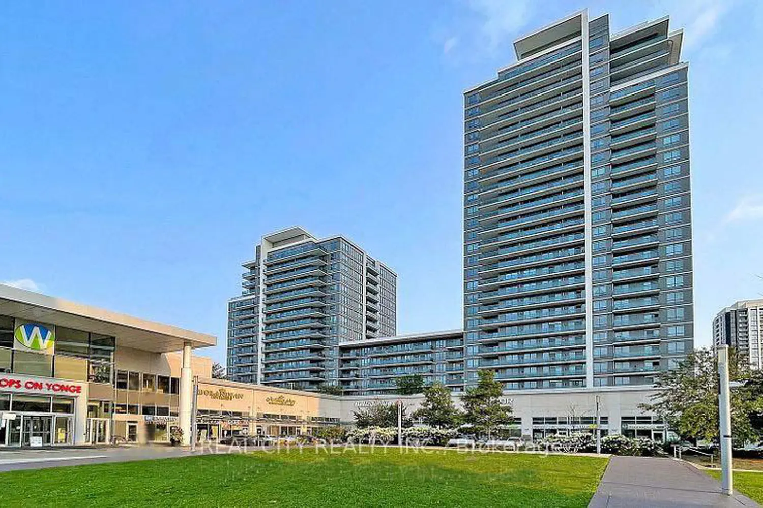 7167 Yonge Street 407