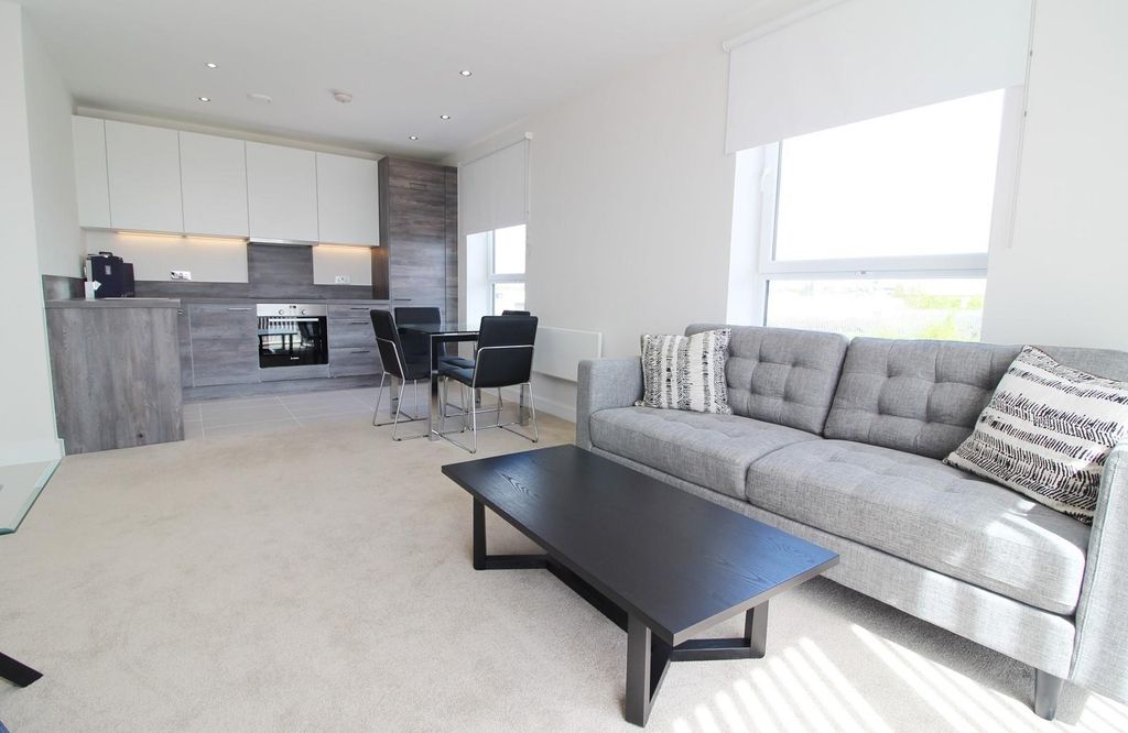 Additional image 3 of 52 bed block of flats for salePadworth Avenue, Reading RG2