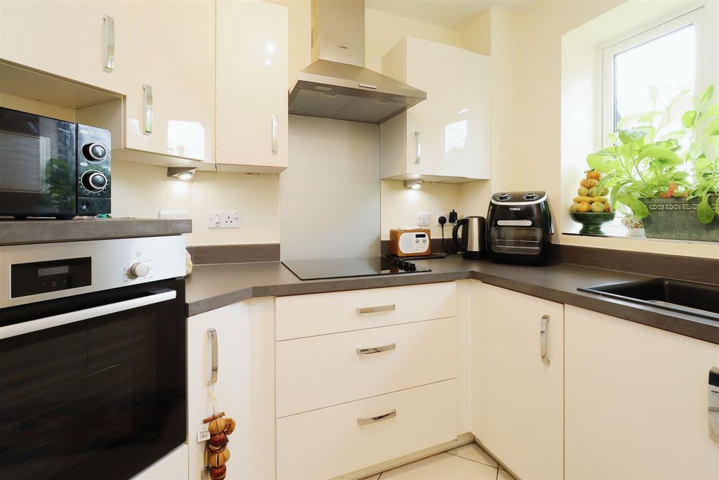 Additional image 11 of 1 bed flat for saleSummerfield Place, 117 Wenlock Road, Shrewsbury SY2
