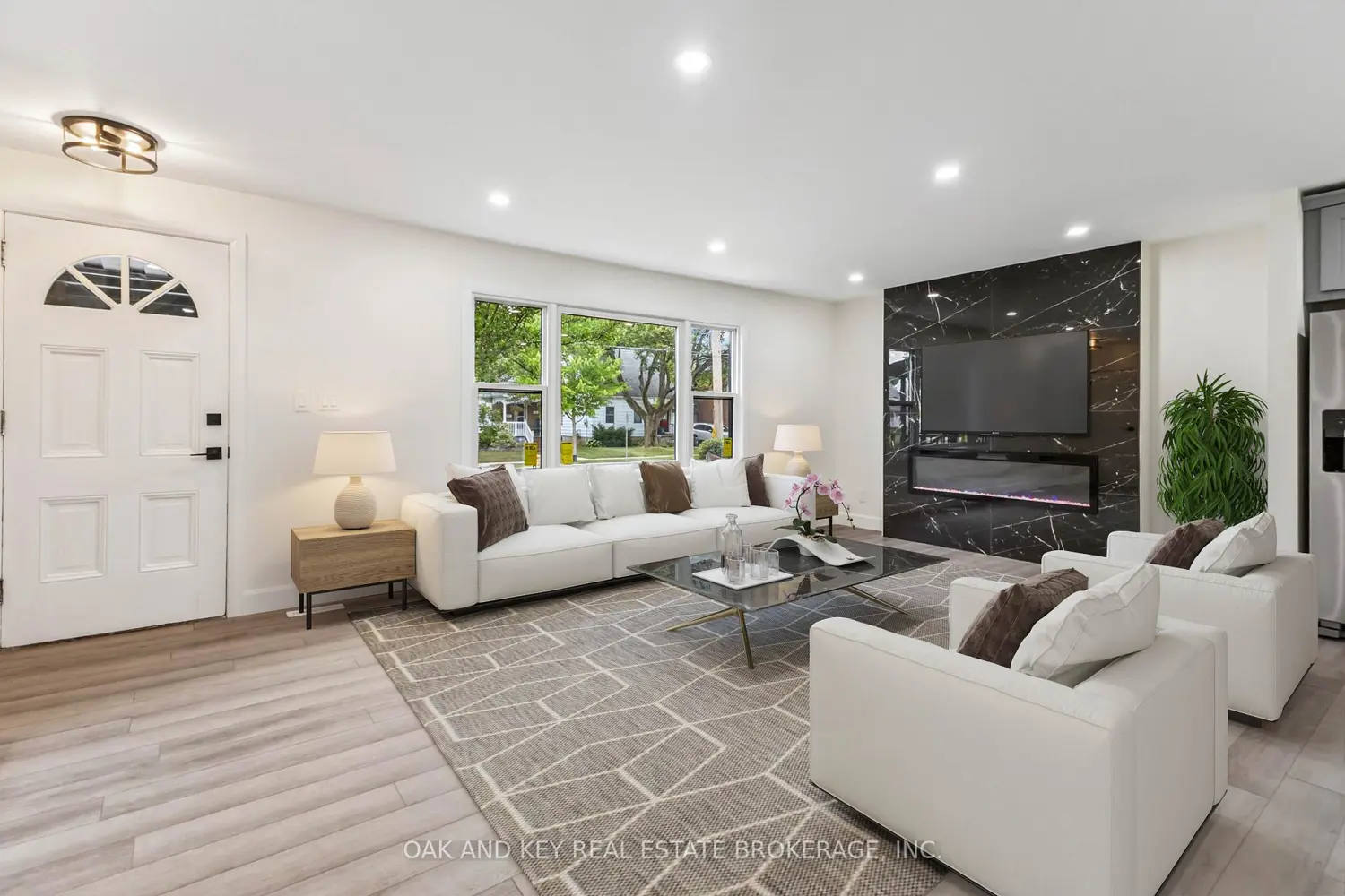 90 Jacqueline Street photo 3
