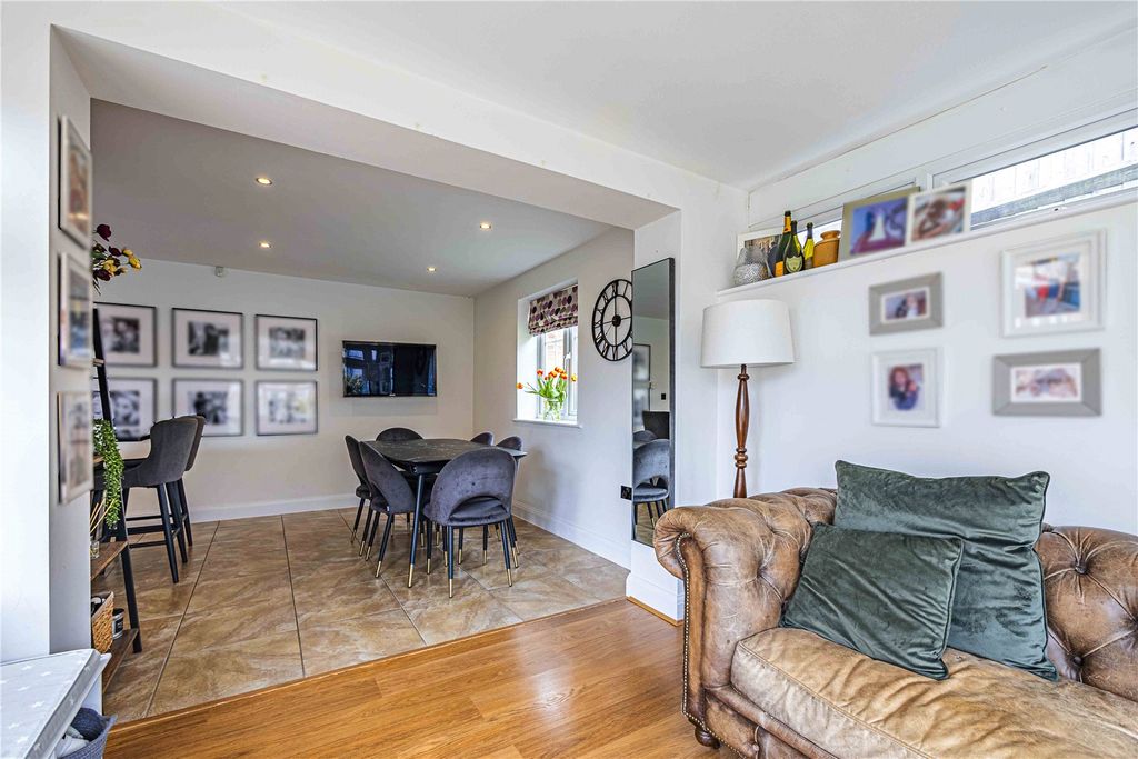 Additional image 6 of 4 bed detached house for saleDunstable Road, Caddington, Central Bedfordshire LU1