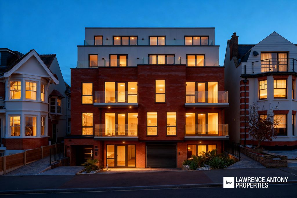 Additional image 2 of 2 bed penthouse for saleGrand Parade, Leigh-On-Sea SS9