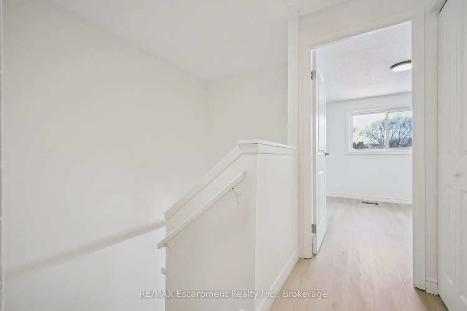 Additional image 12 of 40 Imperial Road 71