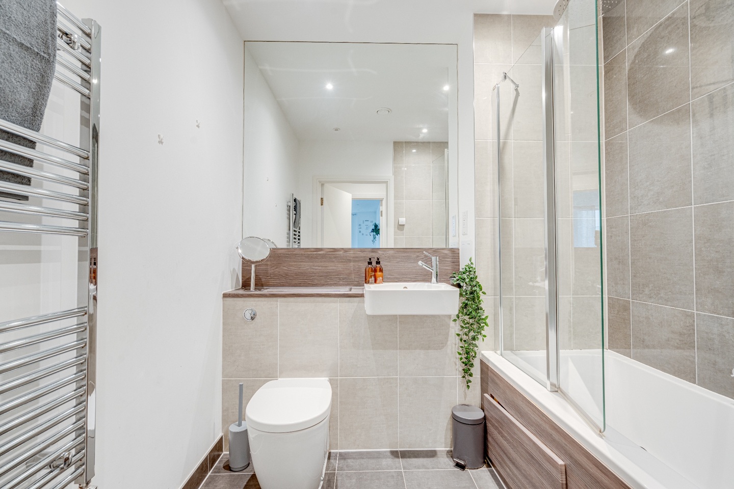 Additional image 3 of 2 Bed Flat, London, SW11, N1 7GU