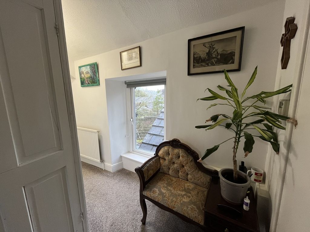 Additional image 8 of 2 bed flat for salePenrhiw 15 Carmarthen Street, Llandeilo, Carmarthenshire. SA19