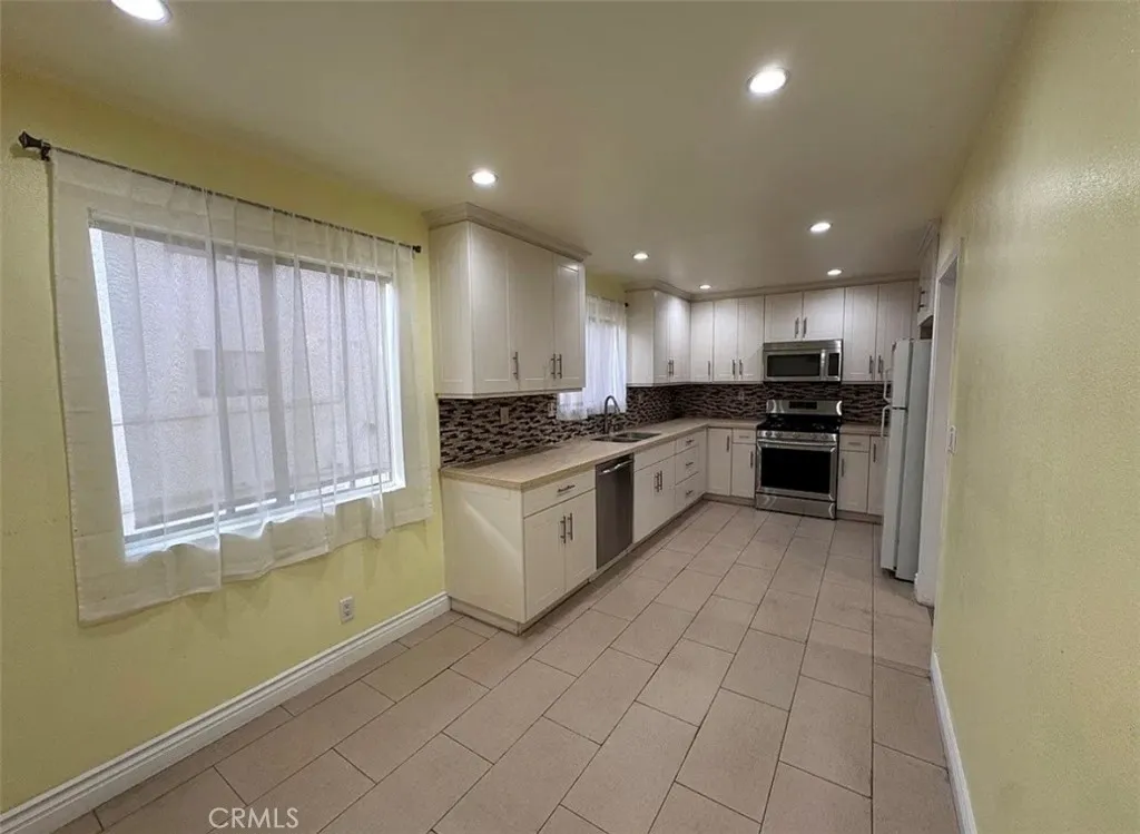 Additional image 30 of 13243 Vanowen St Unit 5, North Hollywood, CA 91605