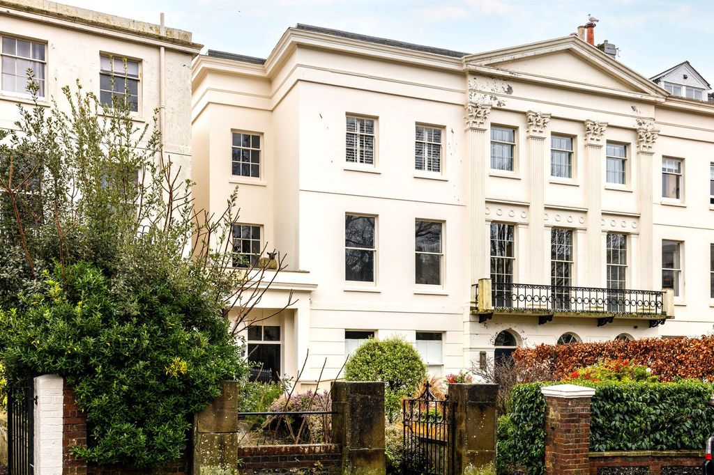 4 bed maisonette for saleMontpelier Crescent, Brighton BN1