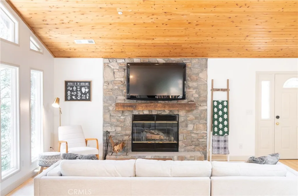 Additional image 10 of 1069 Berne Drive, Crestline, CA 92325