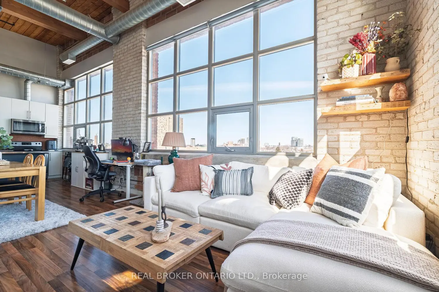 Additional image 5 of 2154 Dundas Street Ph3