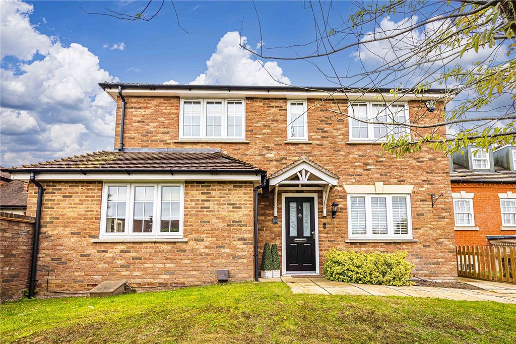 4 bed detached house for saleDunstable Road, Caddington, Central Bedfordshire LU1