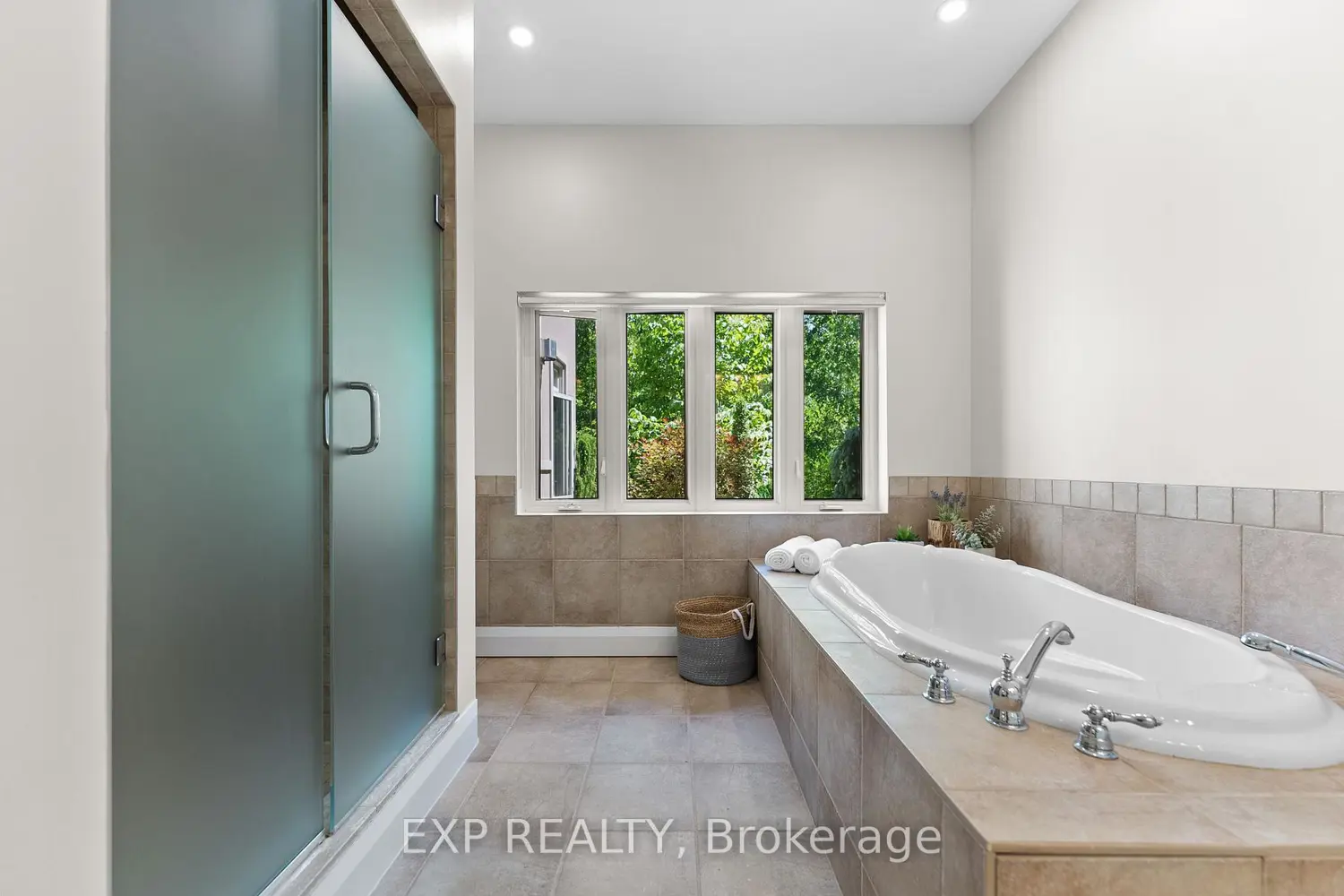 Additional image 16 of 5759 Queenscourt Crescent