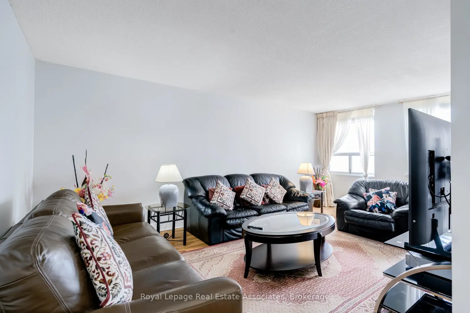 Additional image 6 of 3650 Kaneff Crescent 1006