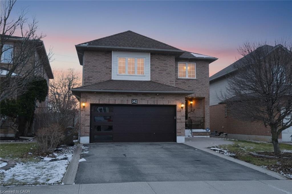 142 Hawkswood Trail, Hamilton, ON, L9B 2R5