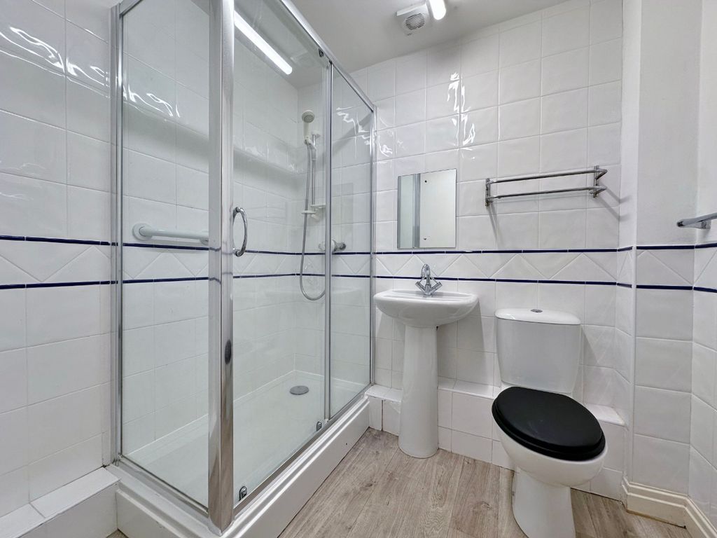 Additional image 8 of 2 bed flat for saleTelegraph Road, Heswall CH60
