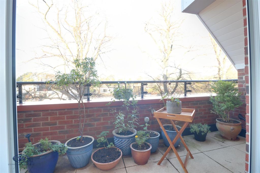 Additional image 11 of 2 bed flat for saleThe Oaks, Cedar Avenue, Alsager ST7