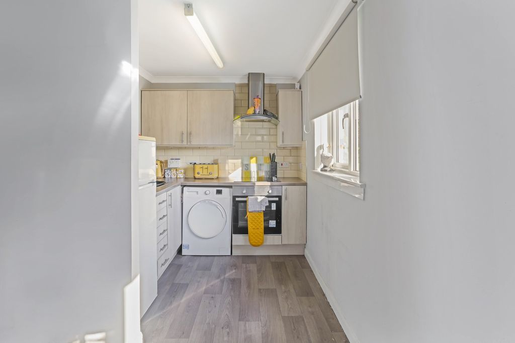 Additional image 7 of 2 bed flat for saleGlasgow Road, West Dunbartonshire, Clydebank G81