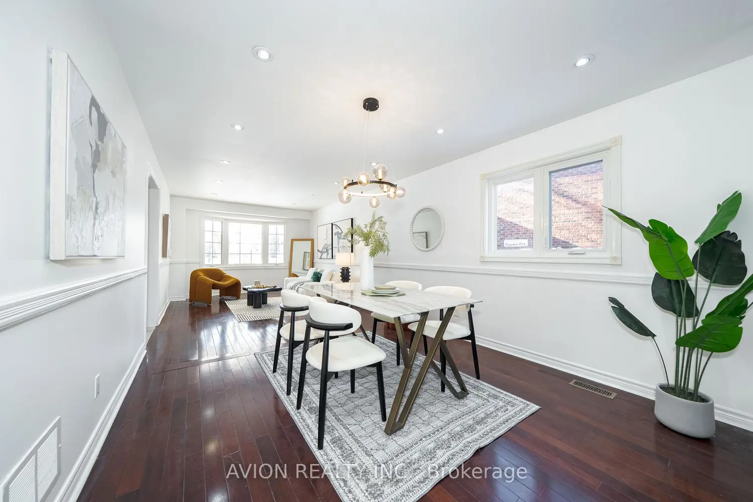 90 Penny Crescent photo 4
