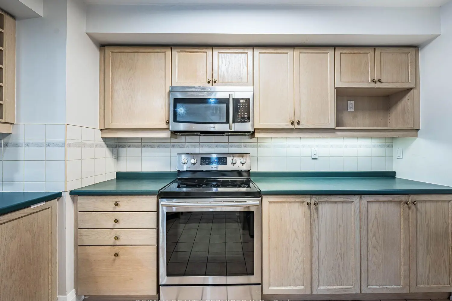 Additional image 3 of 1995 Royal Road 136