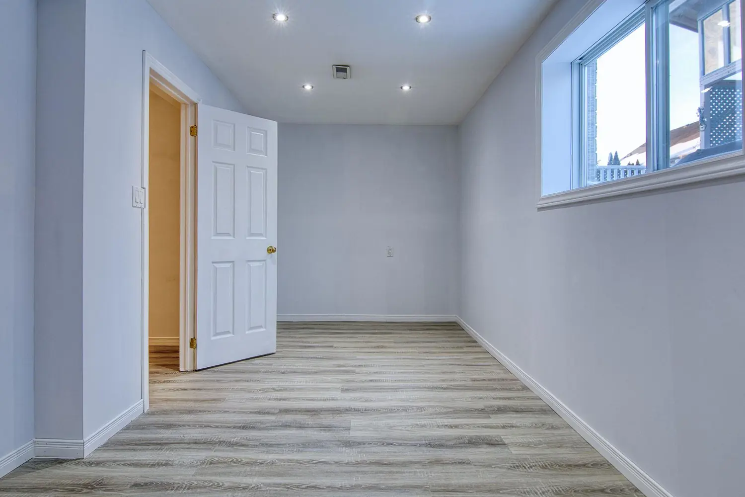 Additional image 13 of 11 Cozocar Crescent