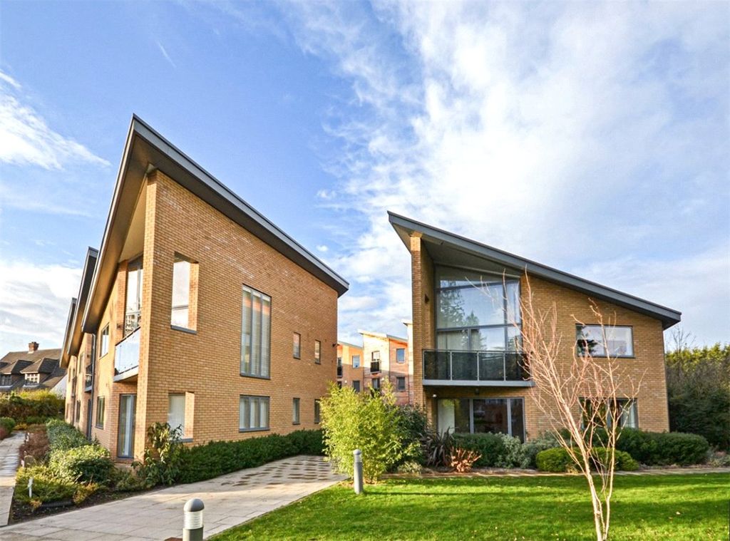 3 bed flat for saleWessex Court, 21 Queen Ediths Way, Cambridge CB1