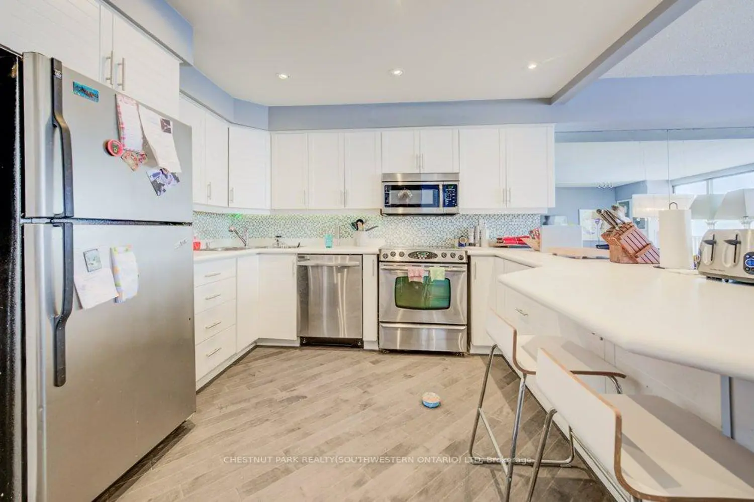 Additional image 3 of 33 Harbour Square 1017